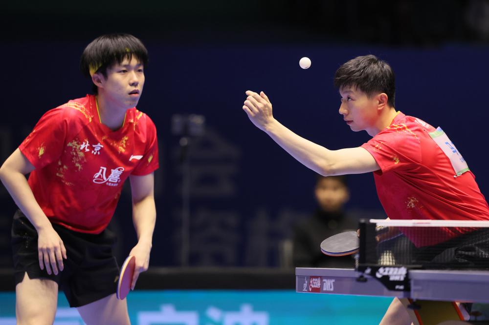 九游游戏平台:约基奇夺历史性三双 金块NBA加时战力克太阳.